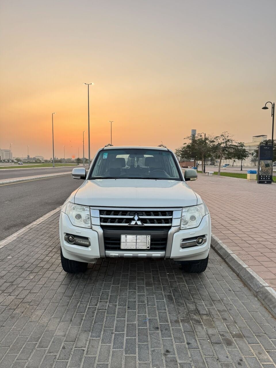 SAR 45000, Mitsubishi Pajero, 2016, Automatic, 300000 KM, Excellent Condition | Reliable Car For A Family