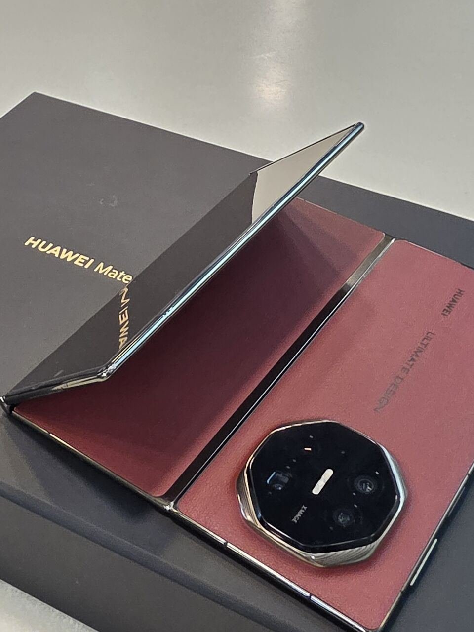 SAR 5800, Huawei Mate Xt 1TB 16GB RAM