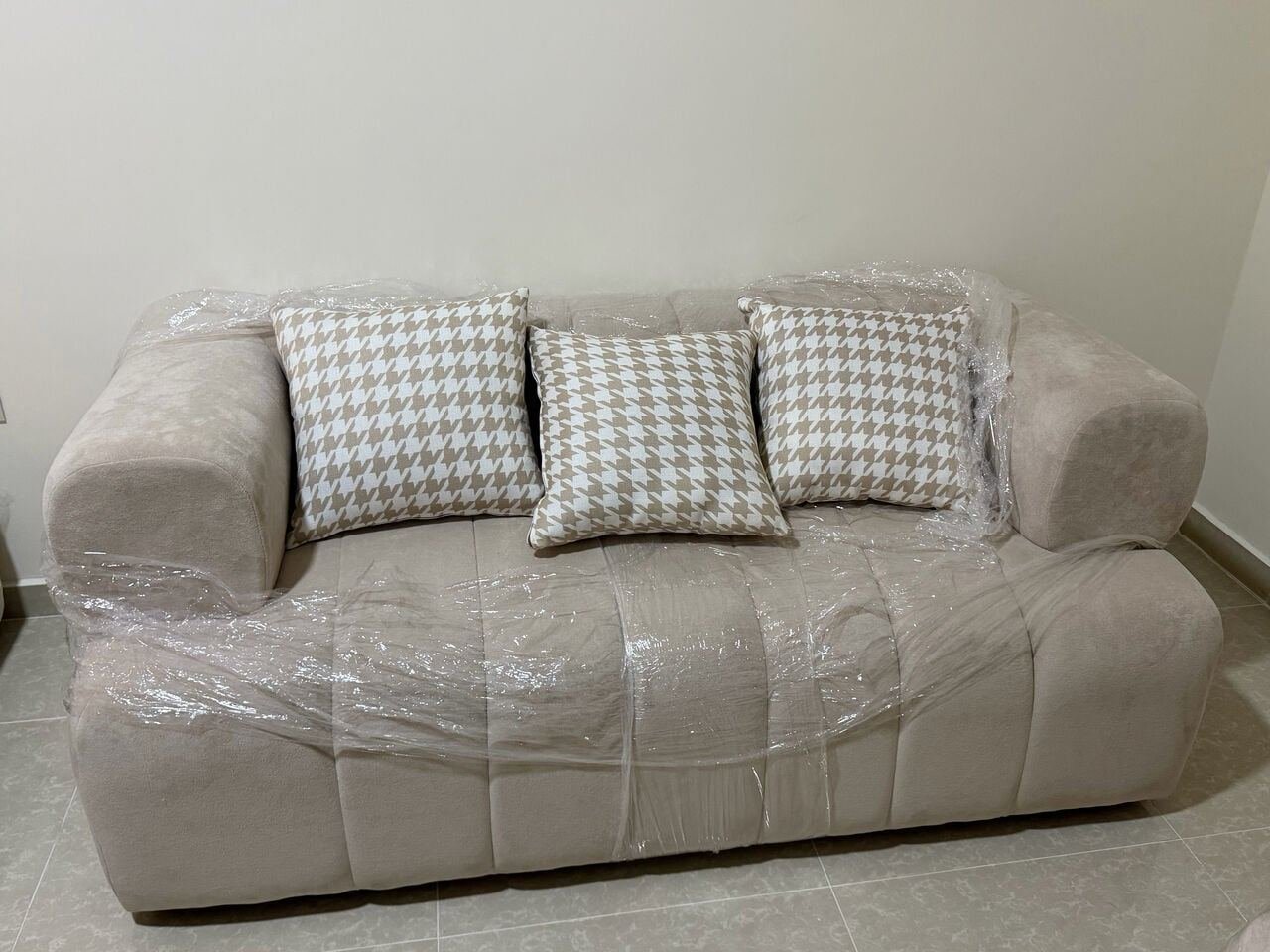 SAR 800, Brand New 3-Seater Sofa For Sale – Never Used Brand New 3 Seater Sofa Available For Sale.