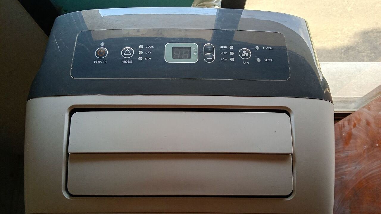 SAR 1000, Portable Air-conditioner For Sale(used)
