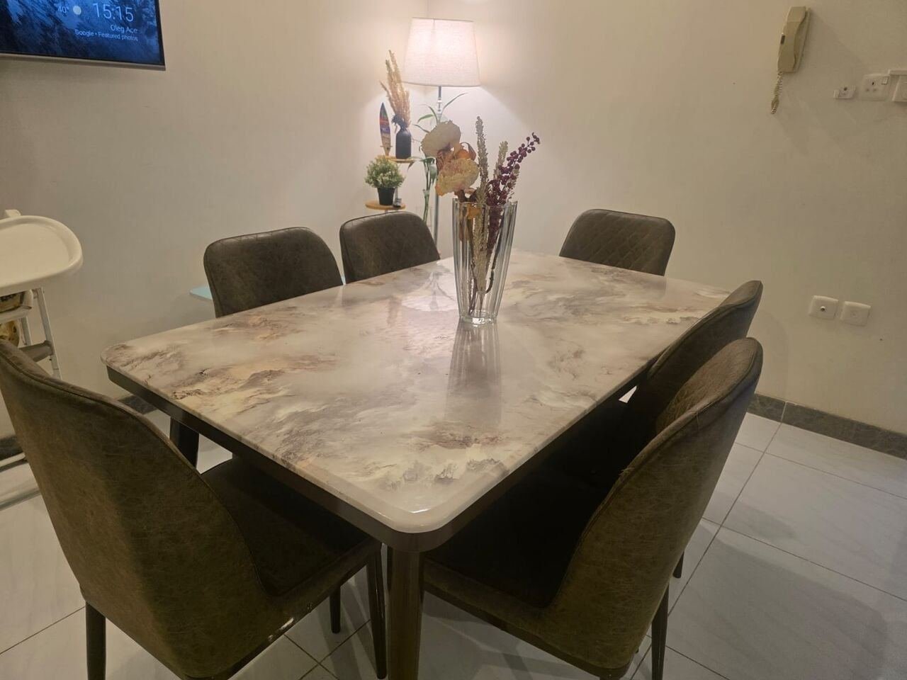 SAR 1100, Dining Table 6 Seater Available For Sale