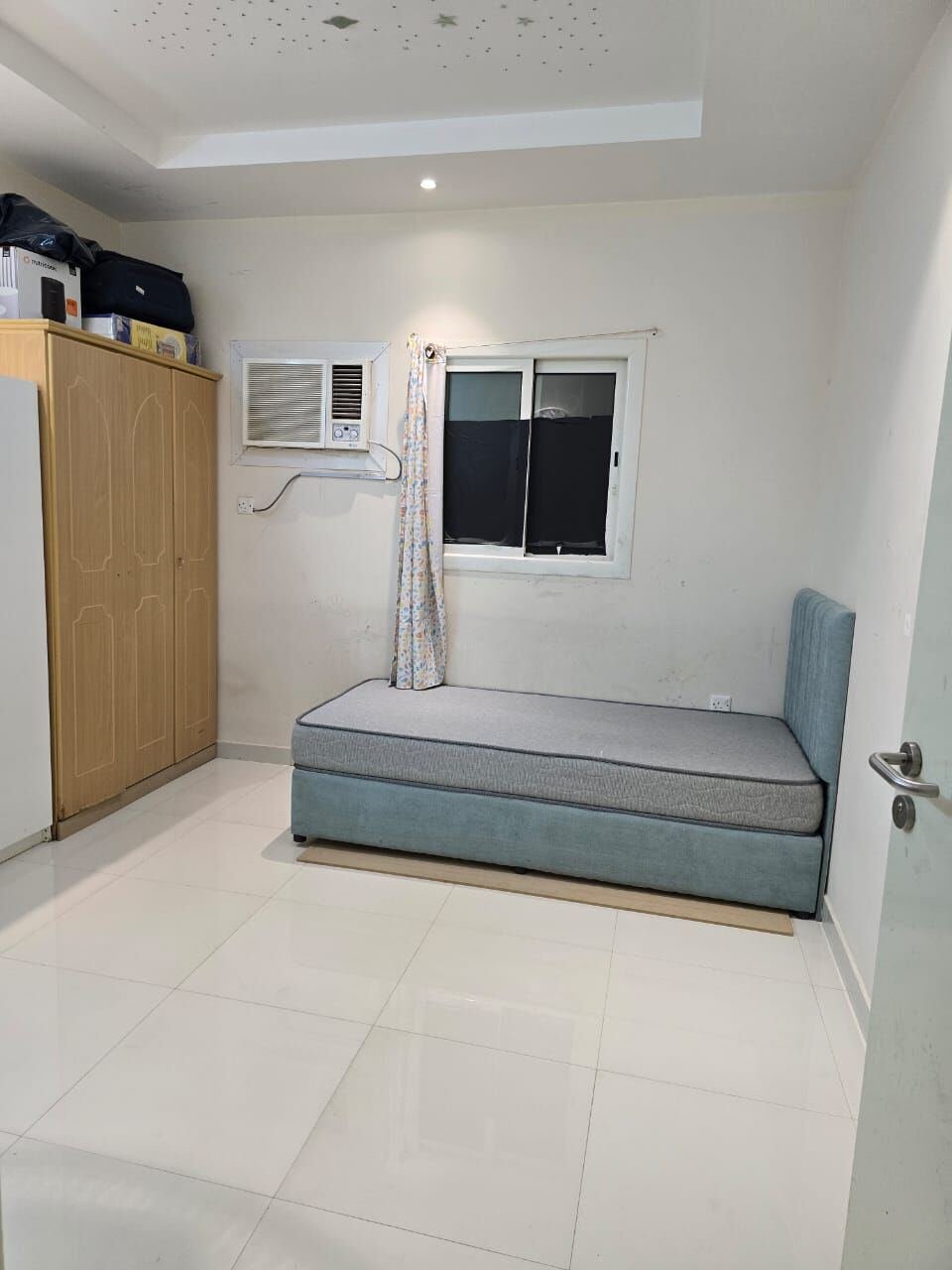 SAR 1500, Executive Bachelor Separate Room Available & Preferred : Indian - Tamil