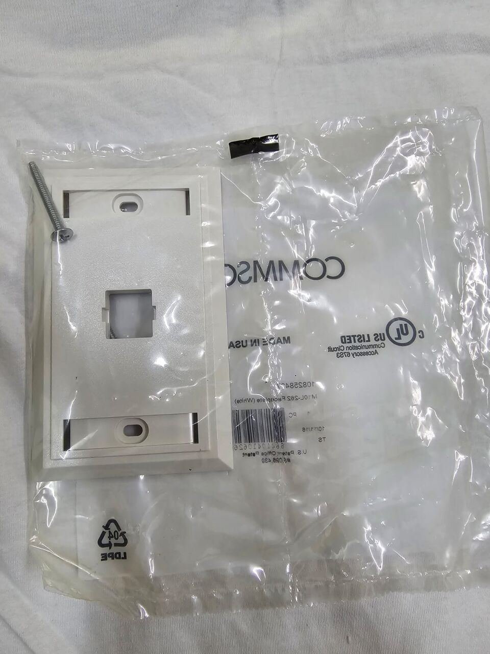 SAR 3, COMMSCOPE CAT6 UTP Faceplate – SR 3 Each – 100 PCS Available