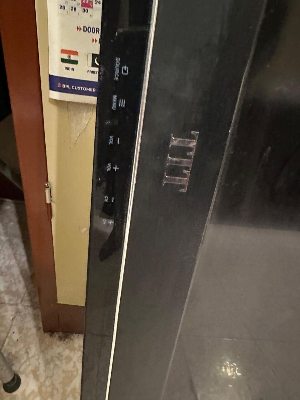 SAR 300, 📺 USED TIT 42-INCH LED TV FOR SALE