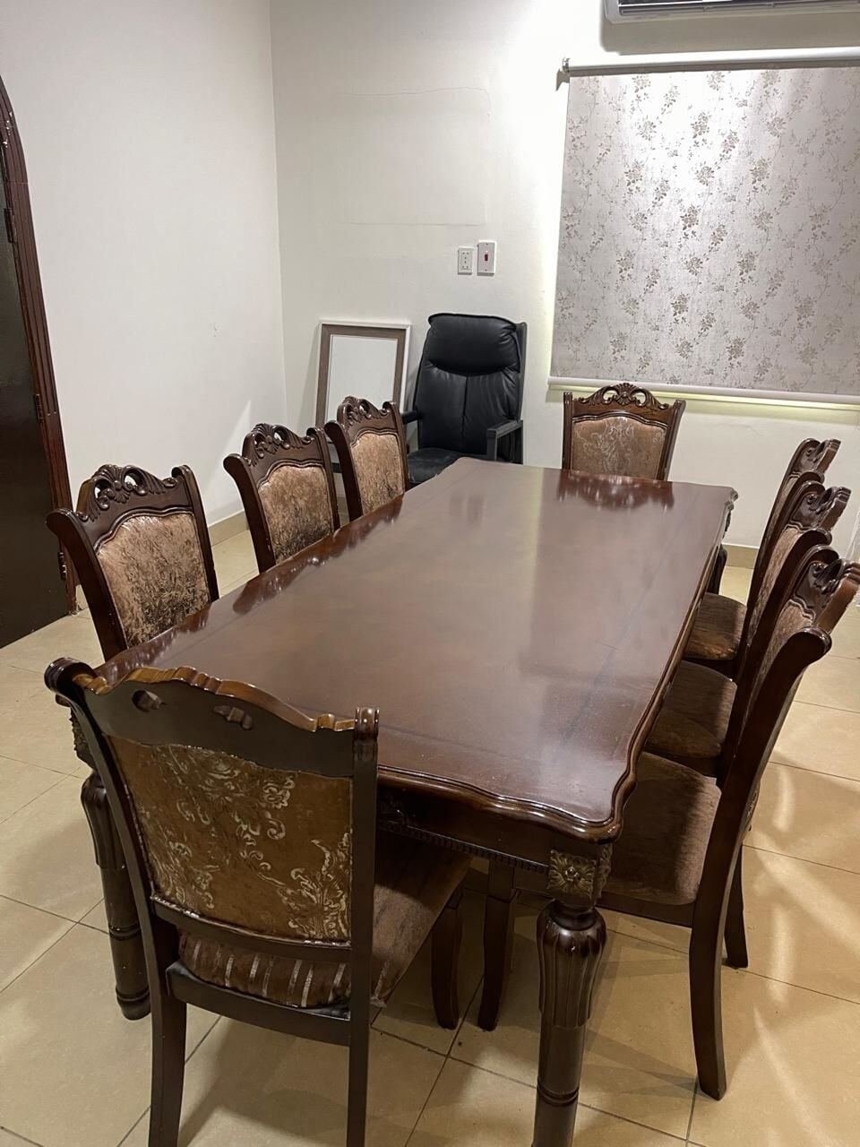SAR 999, 8 Seater Wooden Dinning Table