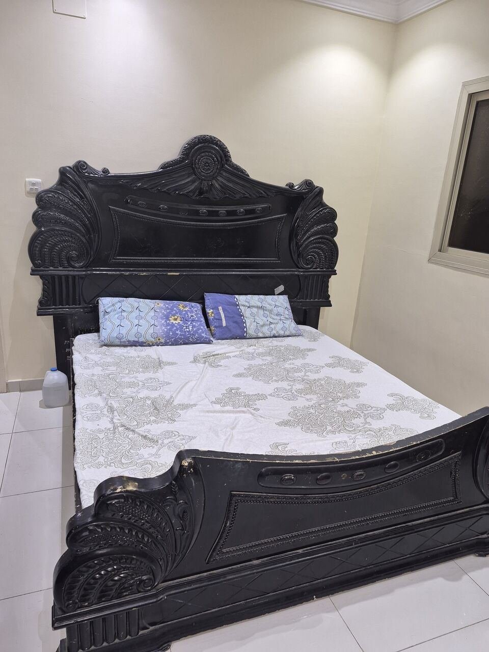 SAR 1200/month, Furnished, I Have 1 Furnished Bedroom With Double Bed And 3 Door Wardrobe Along With Led.