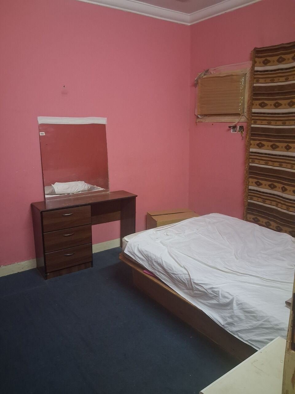 SAR 25000/year, 3 BR, 3Rooms Hall Family Apartment Available In Shmesi With Ac