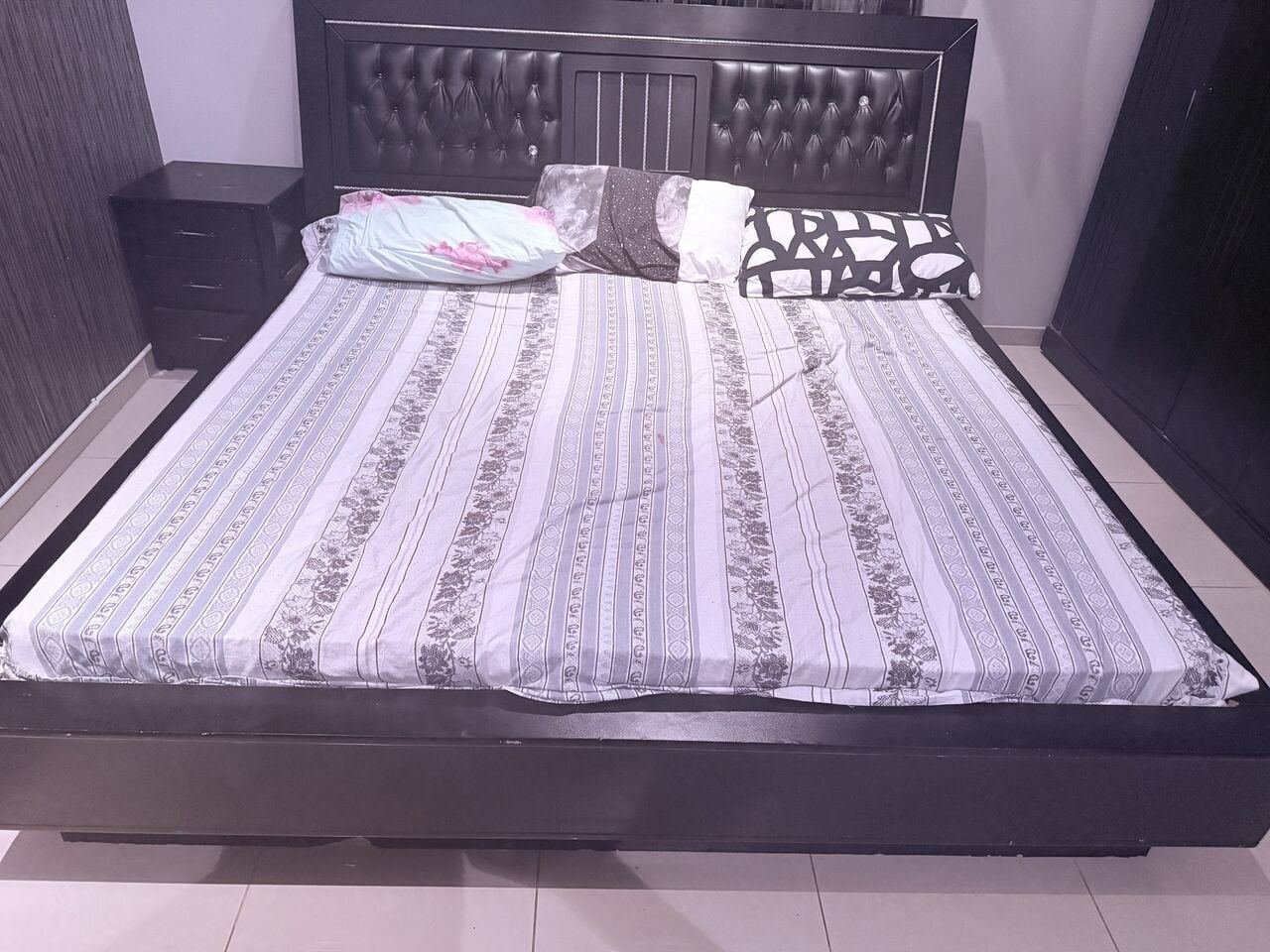 SAR 1500, In Jeddah, Beautiful Master Bed Set With Mattress, Cupboard, TV Table And Majlis Side