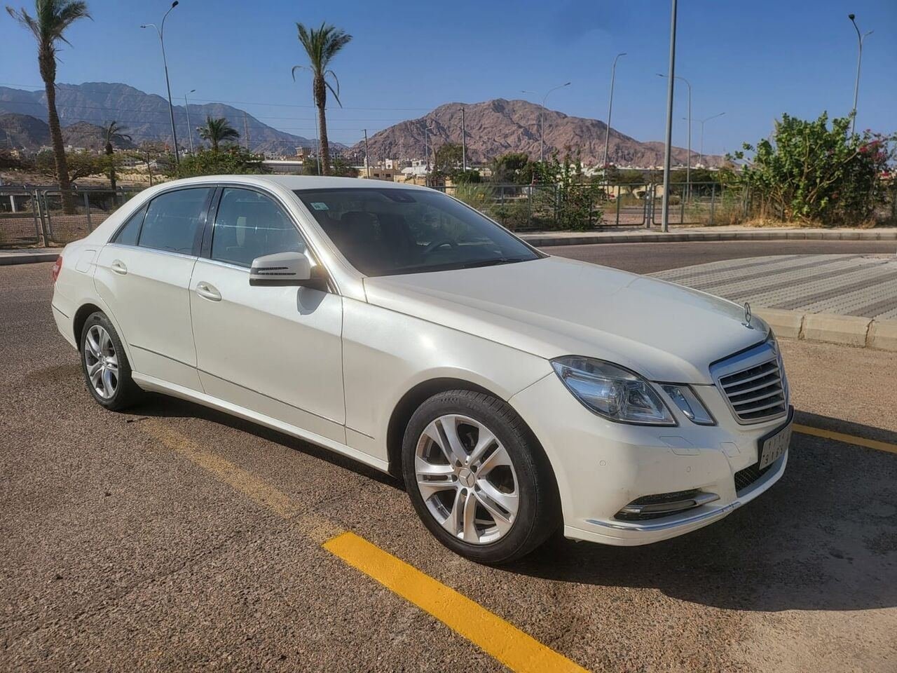 SAR 35000, Mercedes-Benz E-Class, 2013, Automatic, 360000 KM, Mercedes Benz 4 Cylinders In Perfect Condition