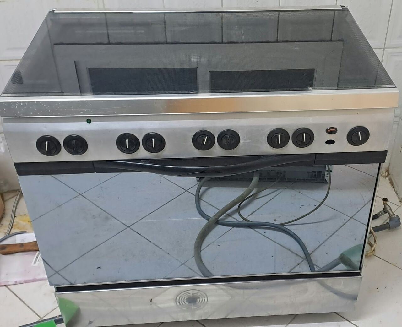 SAR 350, Gas Cooking Range ( Stove ) With 6 Burners & Oven For Sale In Rehab.