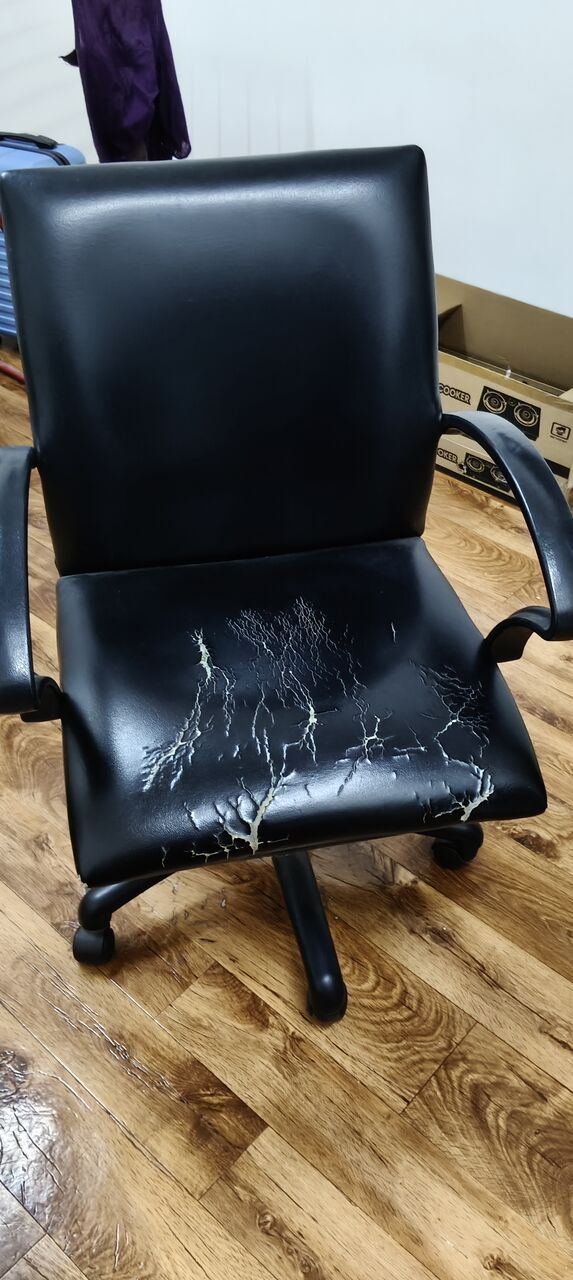 SAR 505050, 2 Pcs Plastic Chair And 1 Pc Rolling Chair And Computer Table