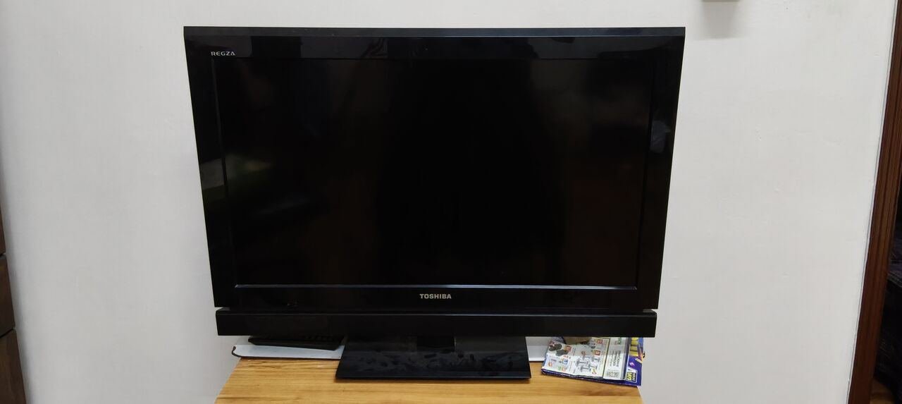 SAR 100, Toshiba LCD TV With Remote