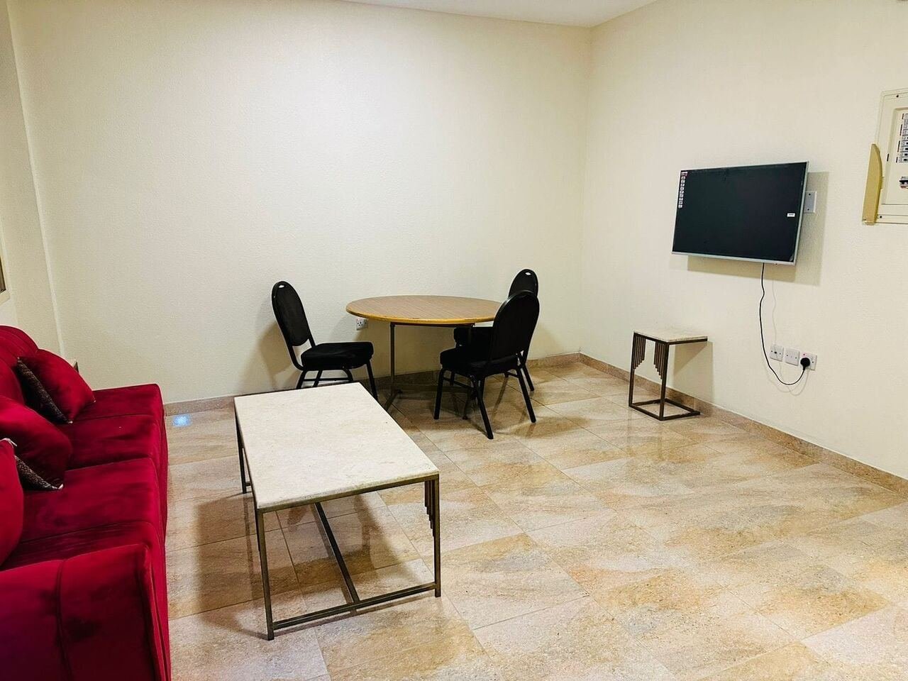 3 BR, 3BHK FULLY FURNISHED APARTMENT AVAILABLE FOR EXECUTIVE BACHELORS