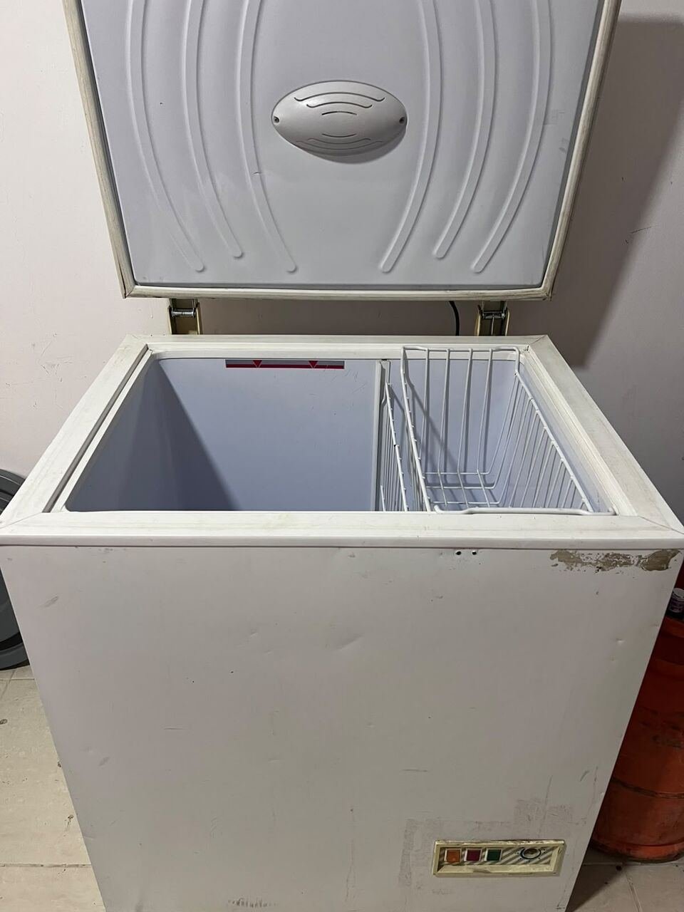 SAR 300, Deep Frezeer 200 Litter Capacity