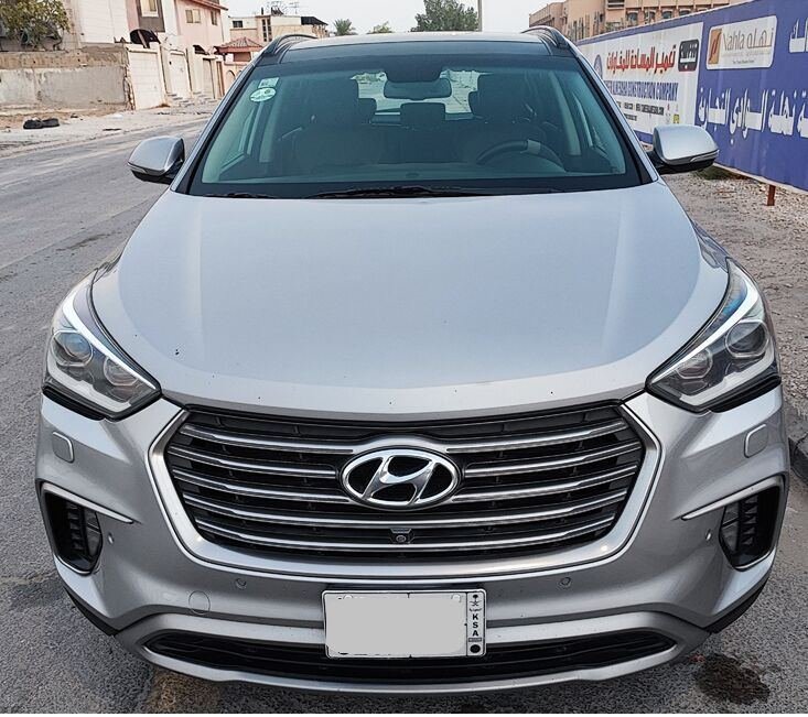 SAR 55000, Hyundai Grand Santa Fe, 2018, Automatic, 198000 KM, One Expat Owner - Excellent Condition