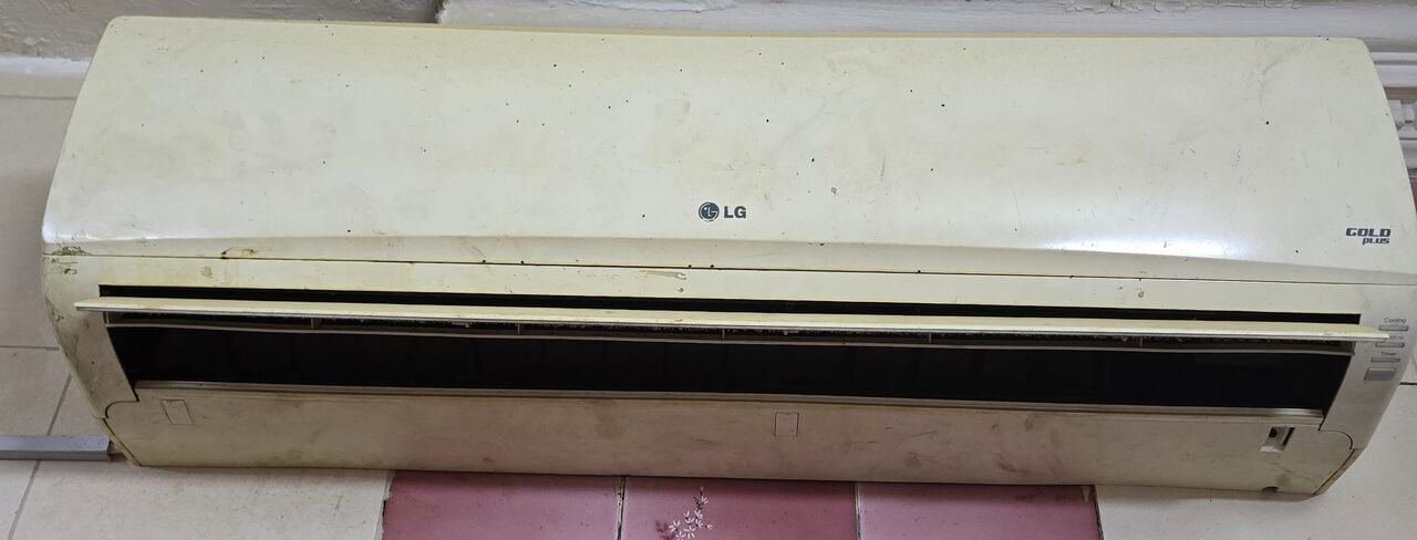 SAR 700, Split AC : Excellent Working Condition, Like New, No Noise, Make LG (1)