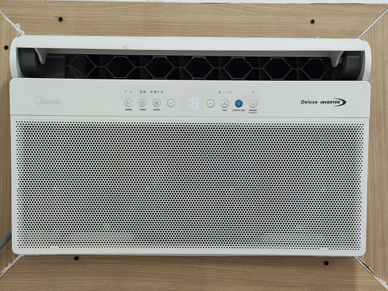 SAR 600, For Sale 3 Split And 2 Window Ac Units