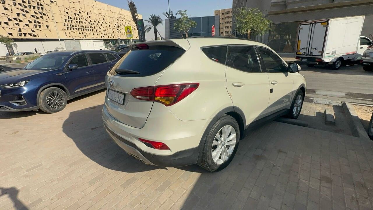SAR 48000, Hyundai Santa Fe, 2017, Automatic, 188000 KM,