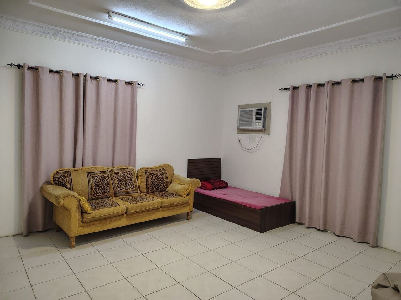 SAR 1000/month, Studio, Spacious Bedroom With Separate Entrance, Compact Kitchen & Washroom