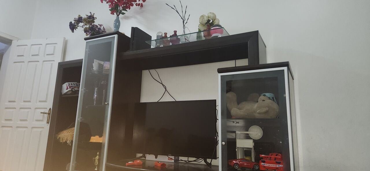 SAR 1500, Shelf+ Show Case + T.V Table