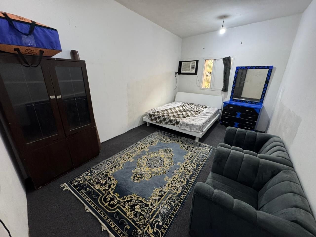 SAR 2250/month, Furnished, 2 BHK, Furnished Flat Available For A Family Or Working Women Very Near (Metro) Blue Line.