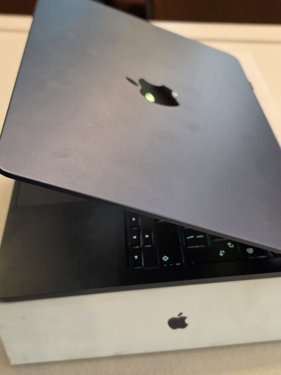 SAR 3400, Macbook Air M4 16Gb Ram 256gb