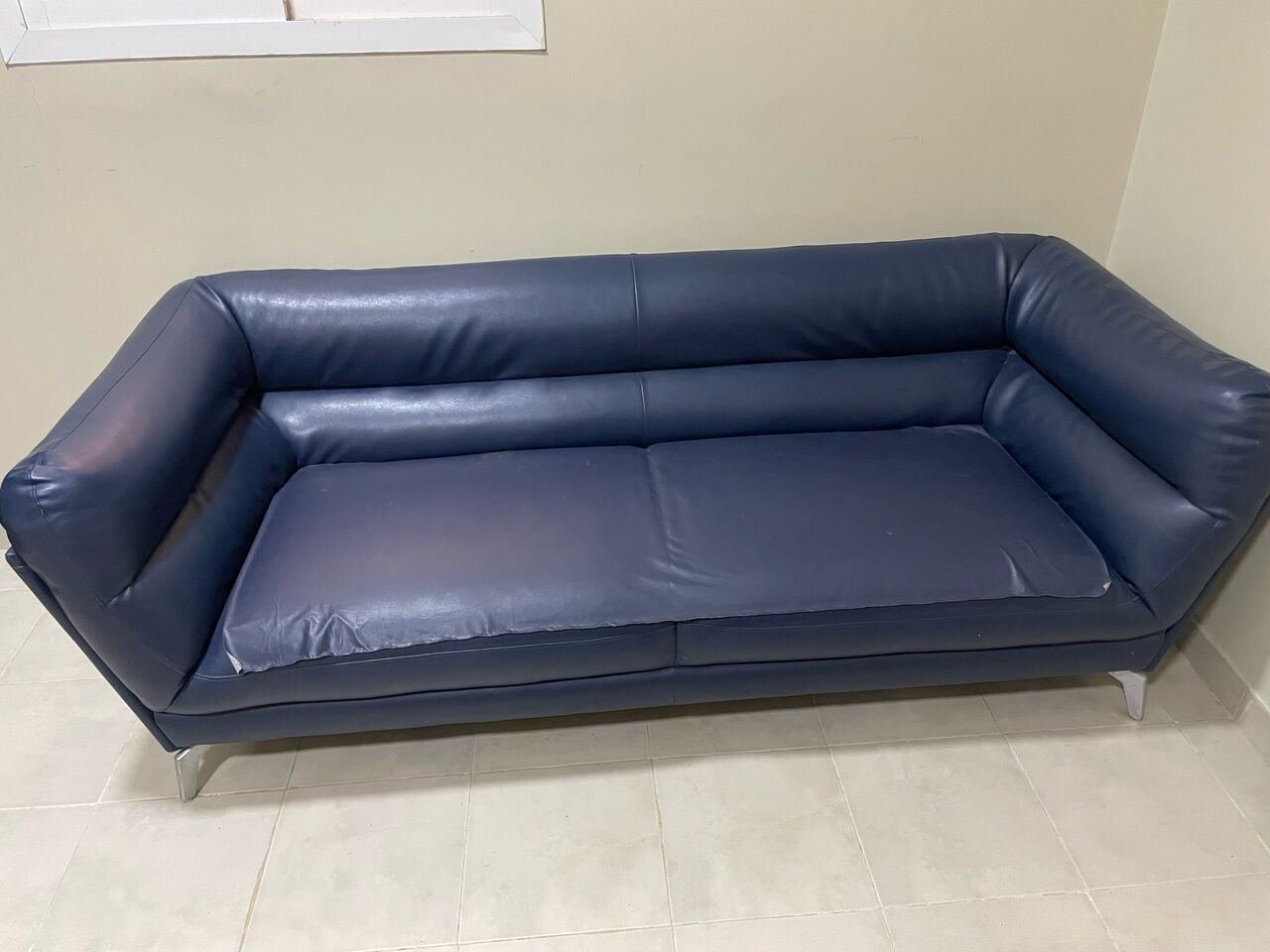 SAR 600, For Sale – Lather Sofa Set – 600 SAR