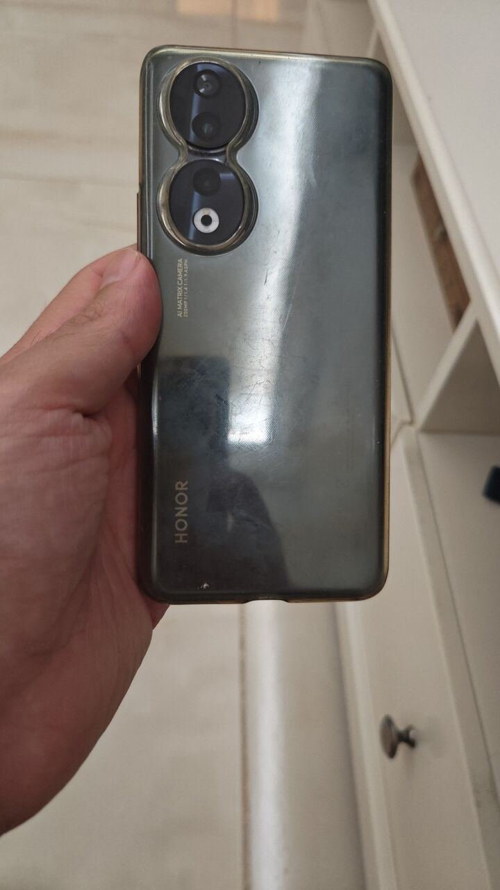 SAR 750, Honor 90 Black Support Esim In Excellent Condition