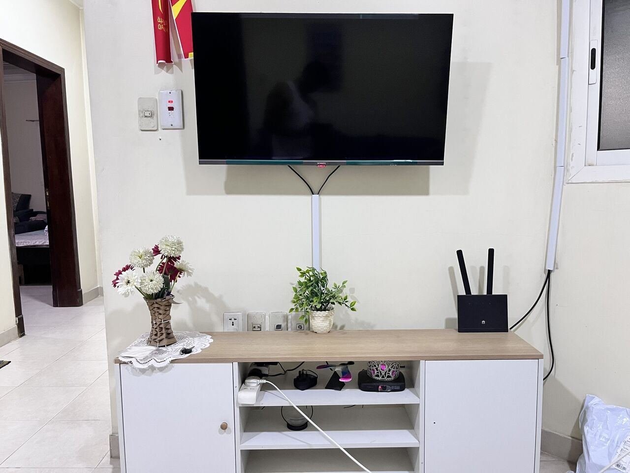 SAR 850, 43 “ TV With TV Unit Table