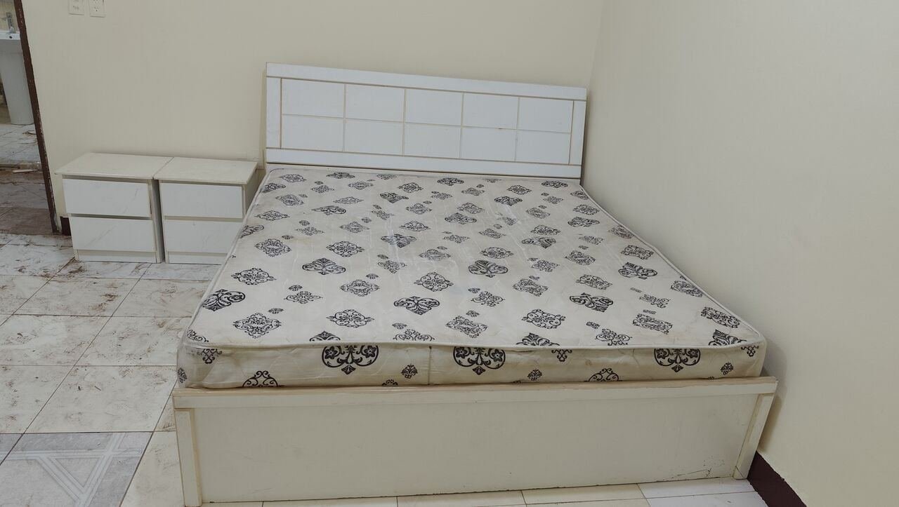 SAR 1800, House Hold Items- Complete Bed Set, Double Door Fridge, Window AC In Good Condition