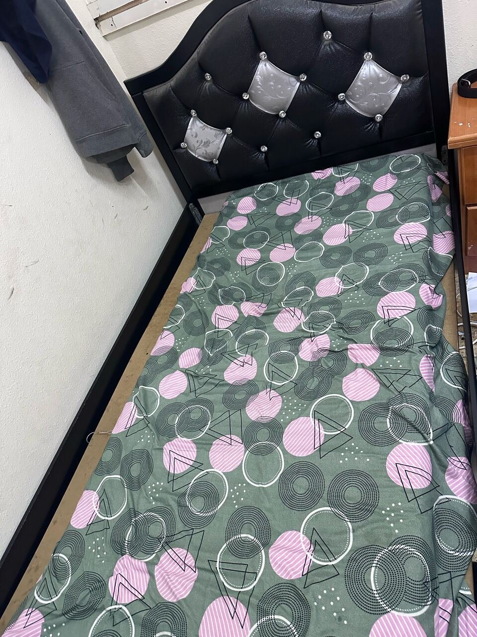 SAR 100, Single Bed