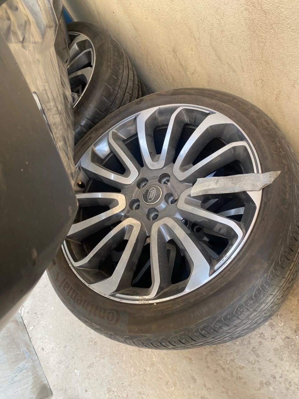 SAR 4500, Range Rover Tyre