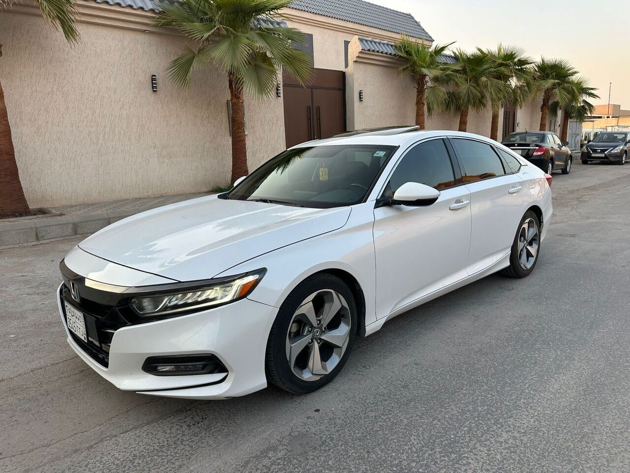 SAR 68000, Honda Accord, 2019, Automatic, 207000 KM, Fully Loaded With Sunroof N Very Reasonable Price