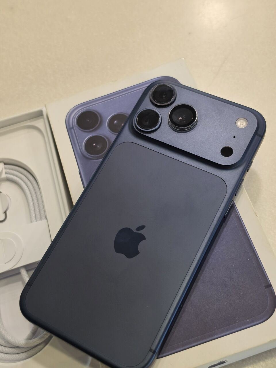 SAR 5000, IPhone 17 Pro Max Sim