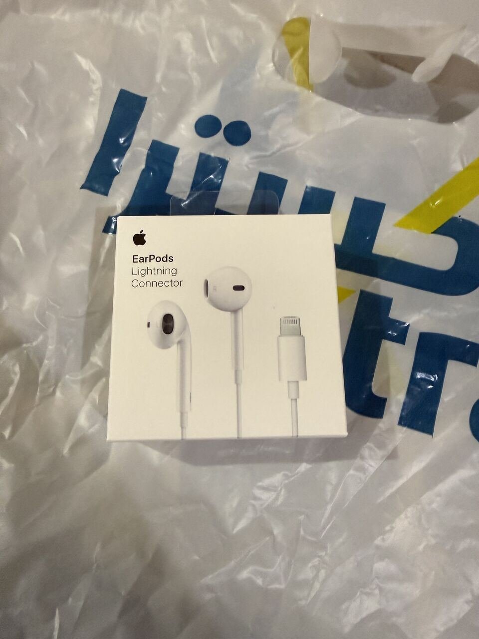 SAR 70, Apple EarPods With Lightning Connector