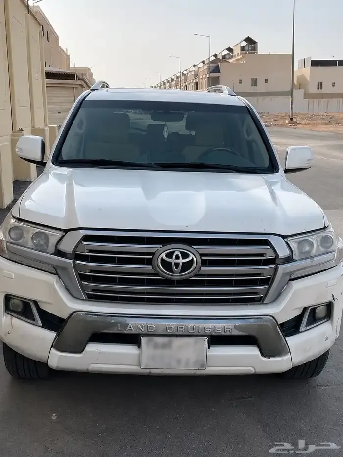 لاندكروزر موديل 2016
