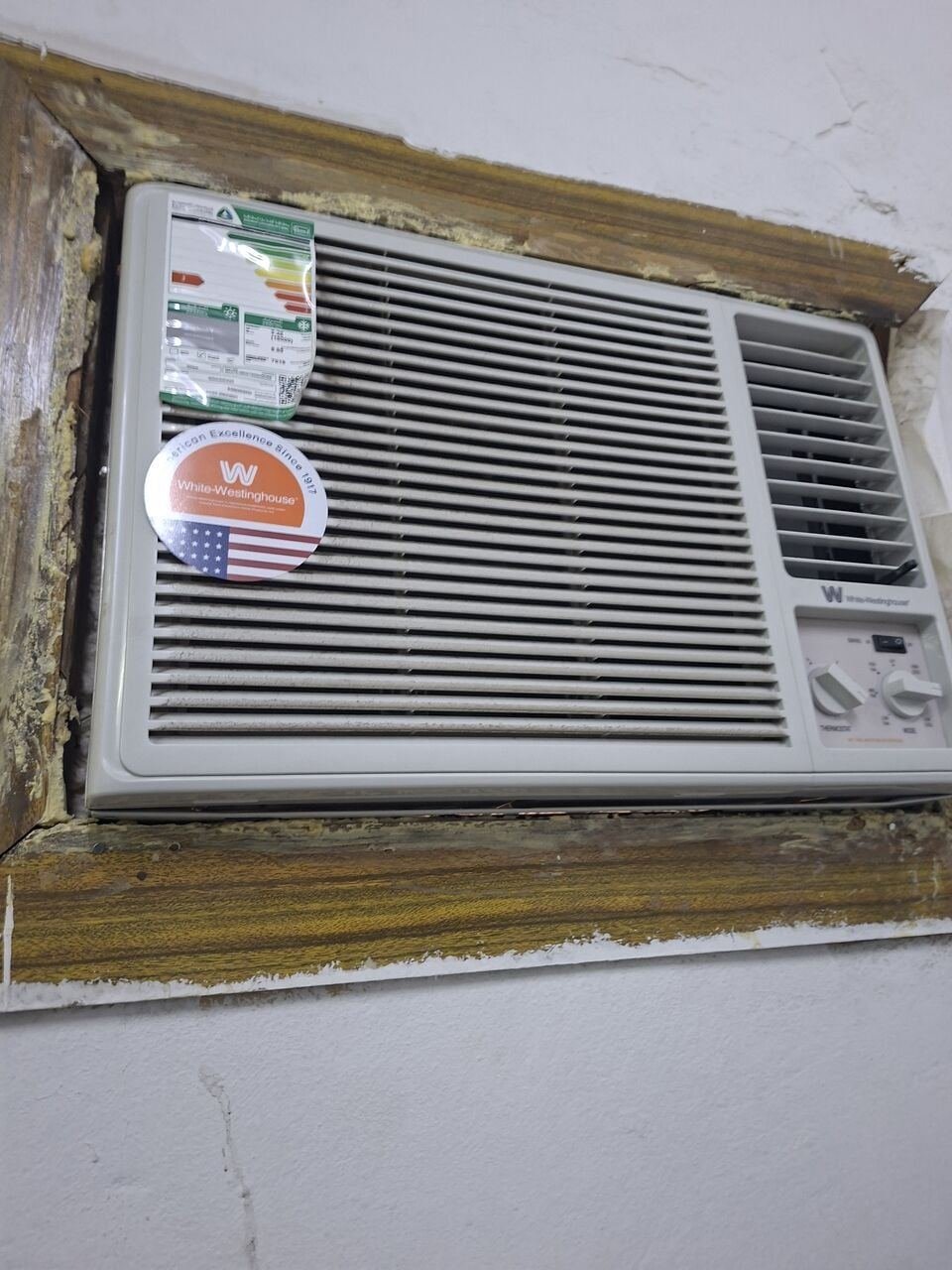 SAR 2000, White Westinghouse Mn New AC. Double Door Fridge. Gas Cylinder Etc