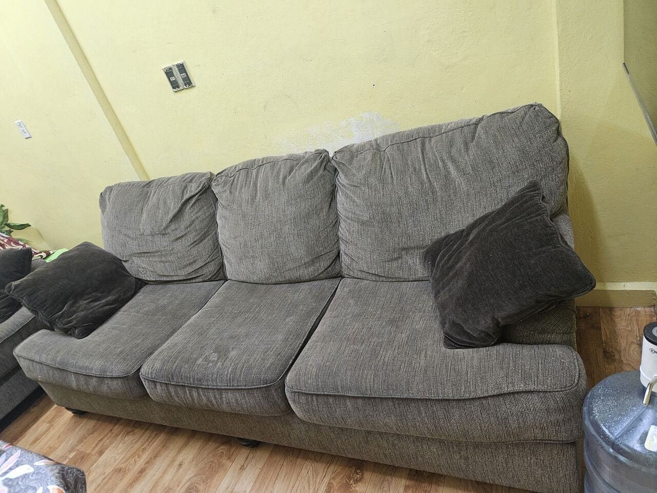 SAR 450, Modern 5-Seater Sofa Set (3+2 Seater) Fabric Sofa - Excellent Condition (Dammam)