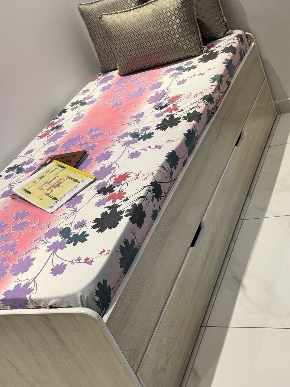 SAR 700, Bed