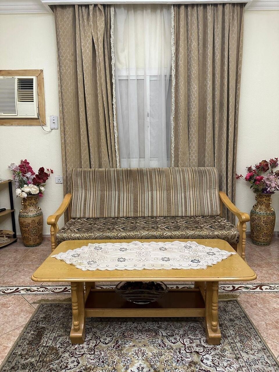 SAR 550, Sofa Set With Table