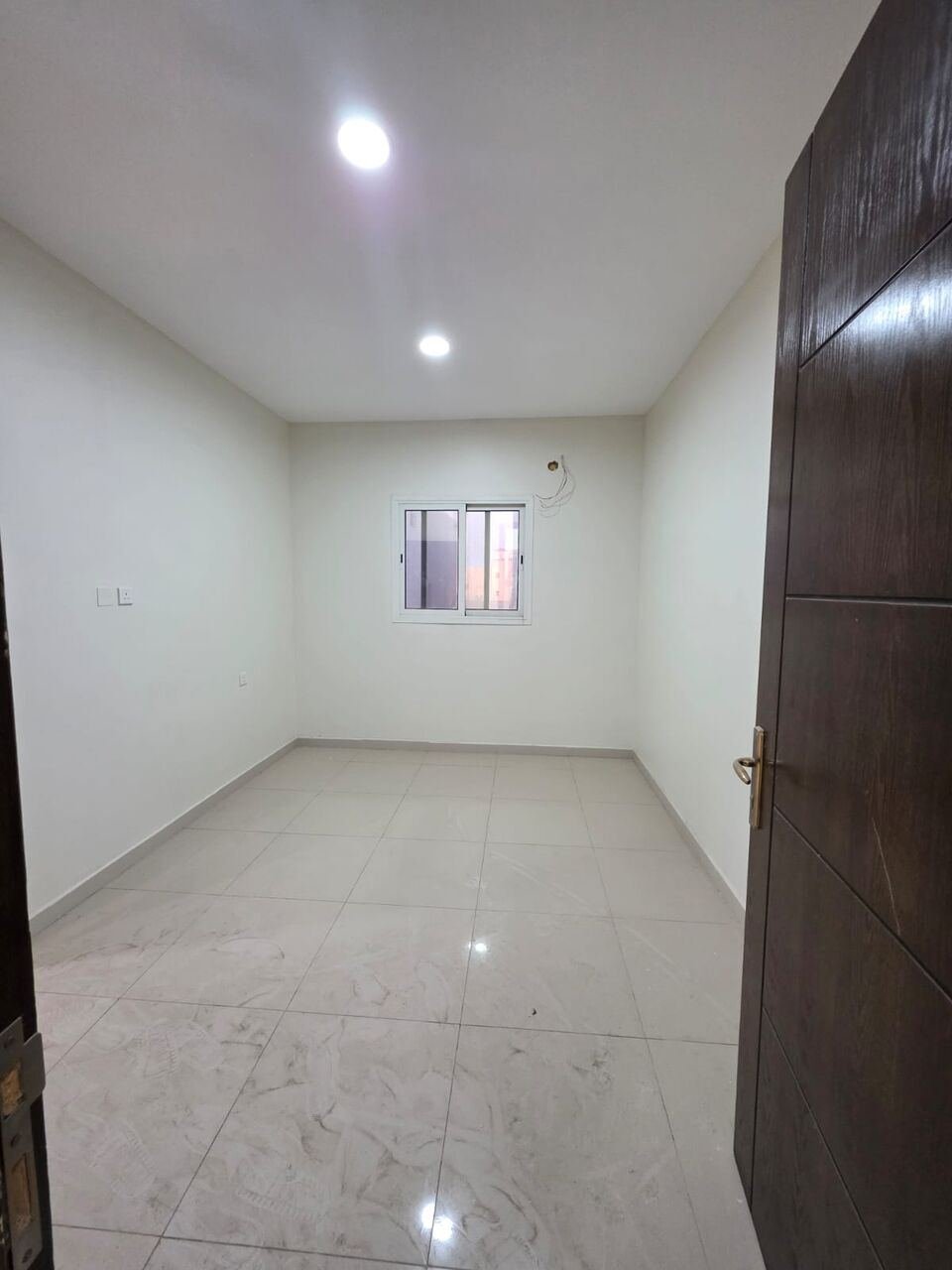 SAR 150000/year, 6 BR, 18 Bedrooms - 9 Bathrooms - 7 Kitchens - 4 Living Rooms - 5 Apartments - Can Be Separated