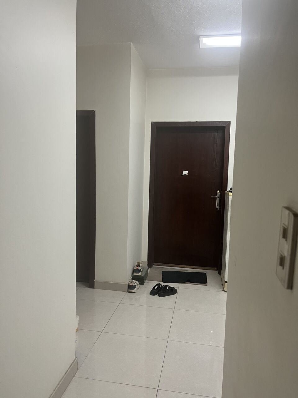 SAR 900/month, Furnished, Single Room Available In 3 Bedrooms Apartment