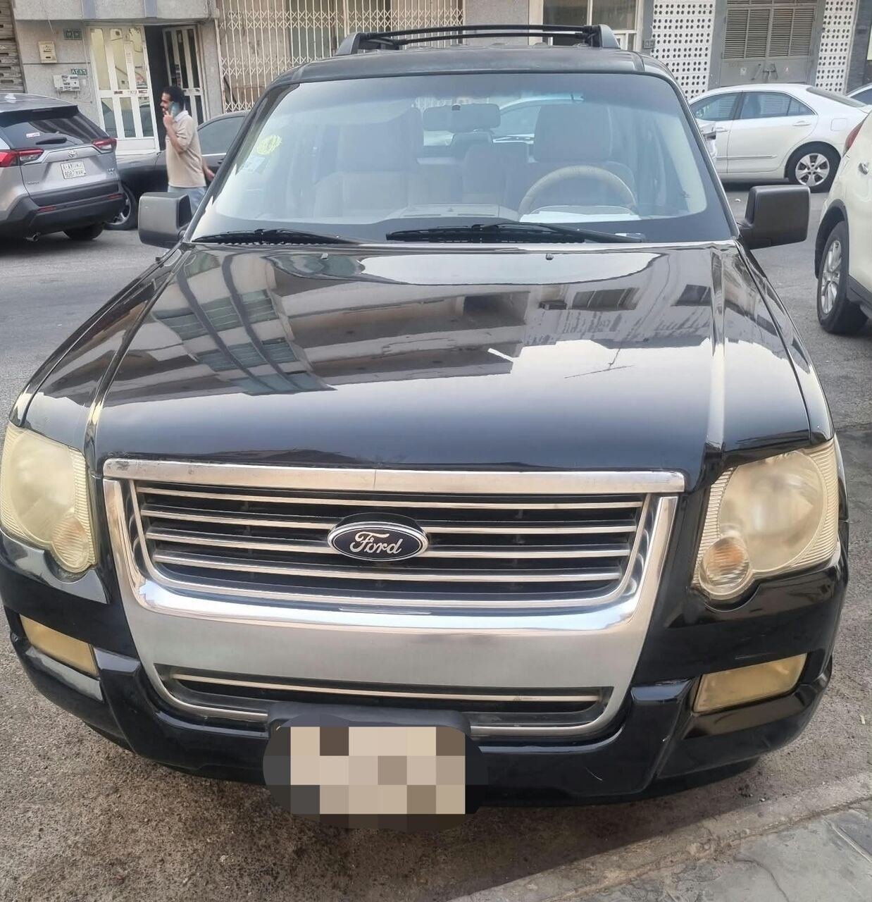 SAR 12, Ford Explorer XLT, 2010, Automatic, 300000 KM, URGENT SALE Due To Final Exit, 4x4 SUV Model , , 300k KM,