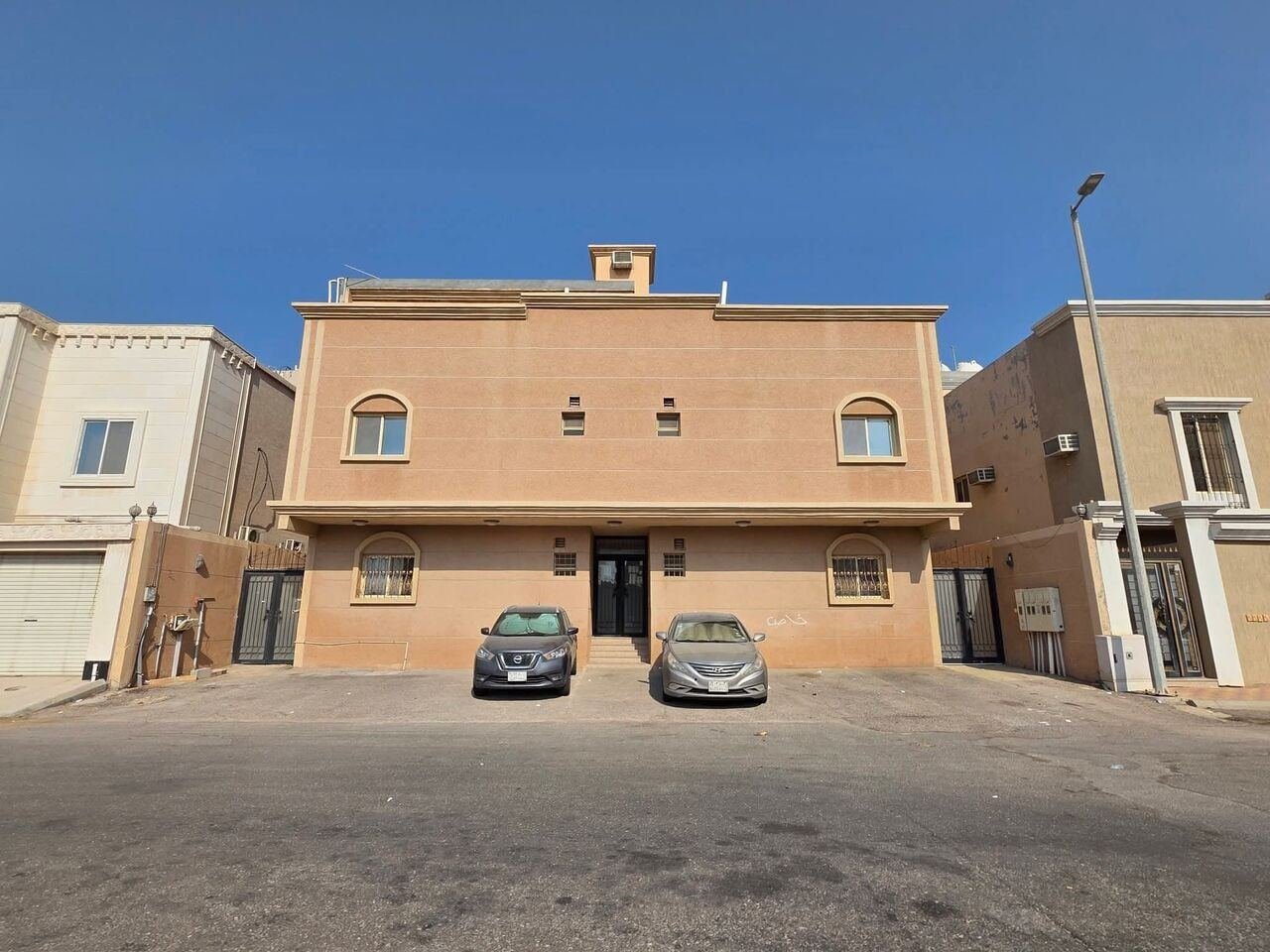 4 BR, 🏠 EXCEPTIONAL 4-BEDROOM FAMILY APARTMENT WITH PRIVATE ENTRANCE & SURROUNDING YARD FOR REN