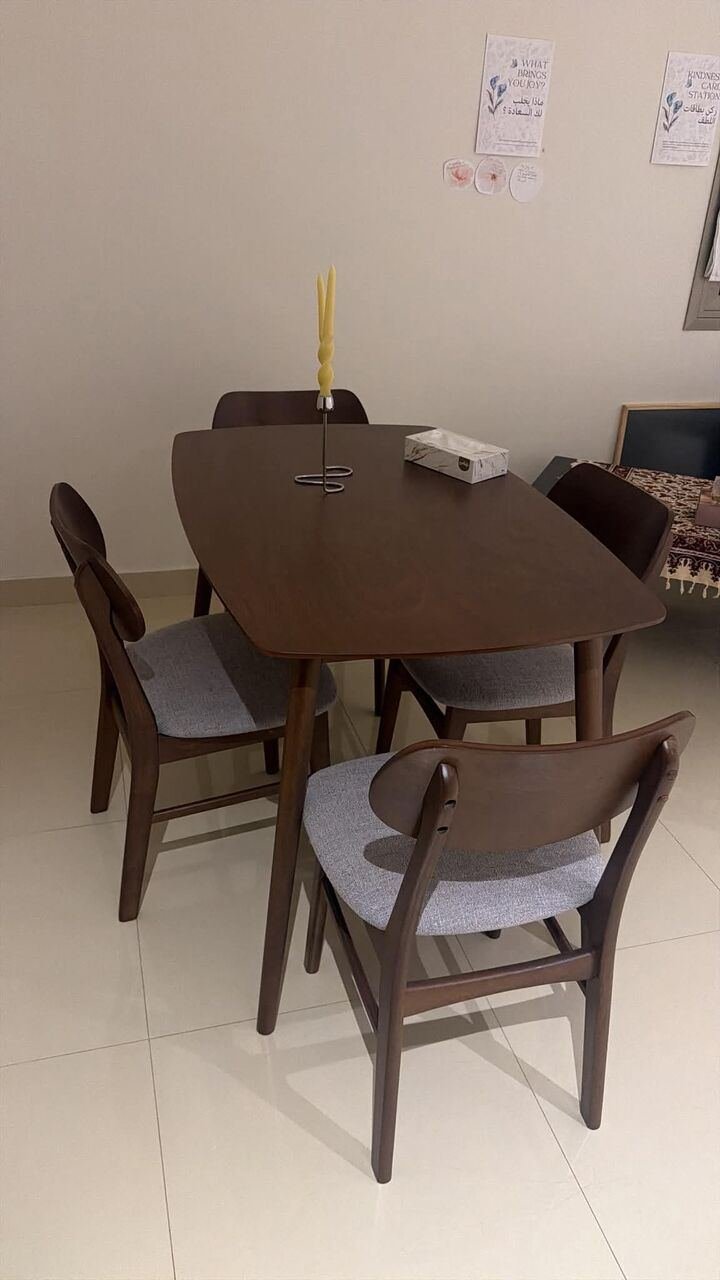 SAR 800, 4-Seater Dining Room Set (Abyat)