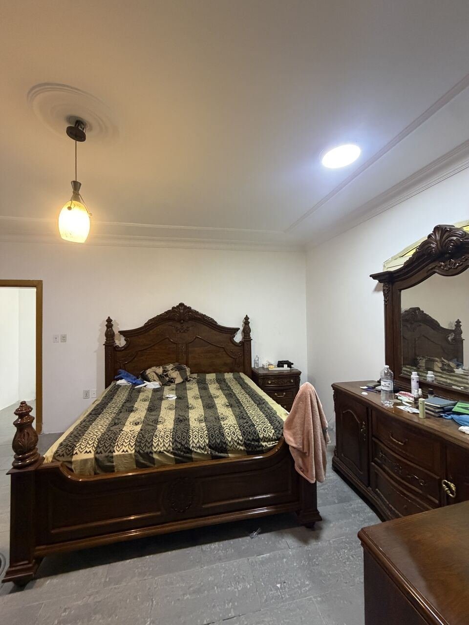 SAR 1300/month, Offering A Full Furnished Room With A Separate Entrance