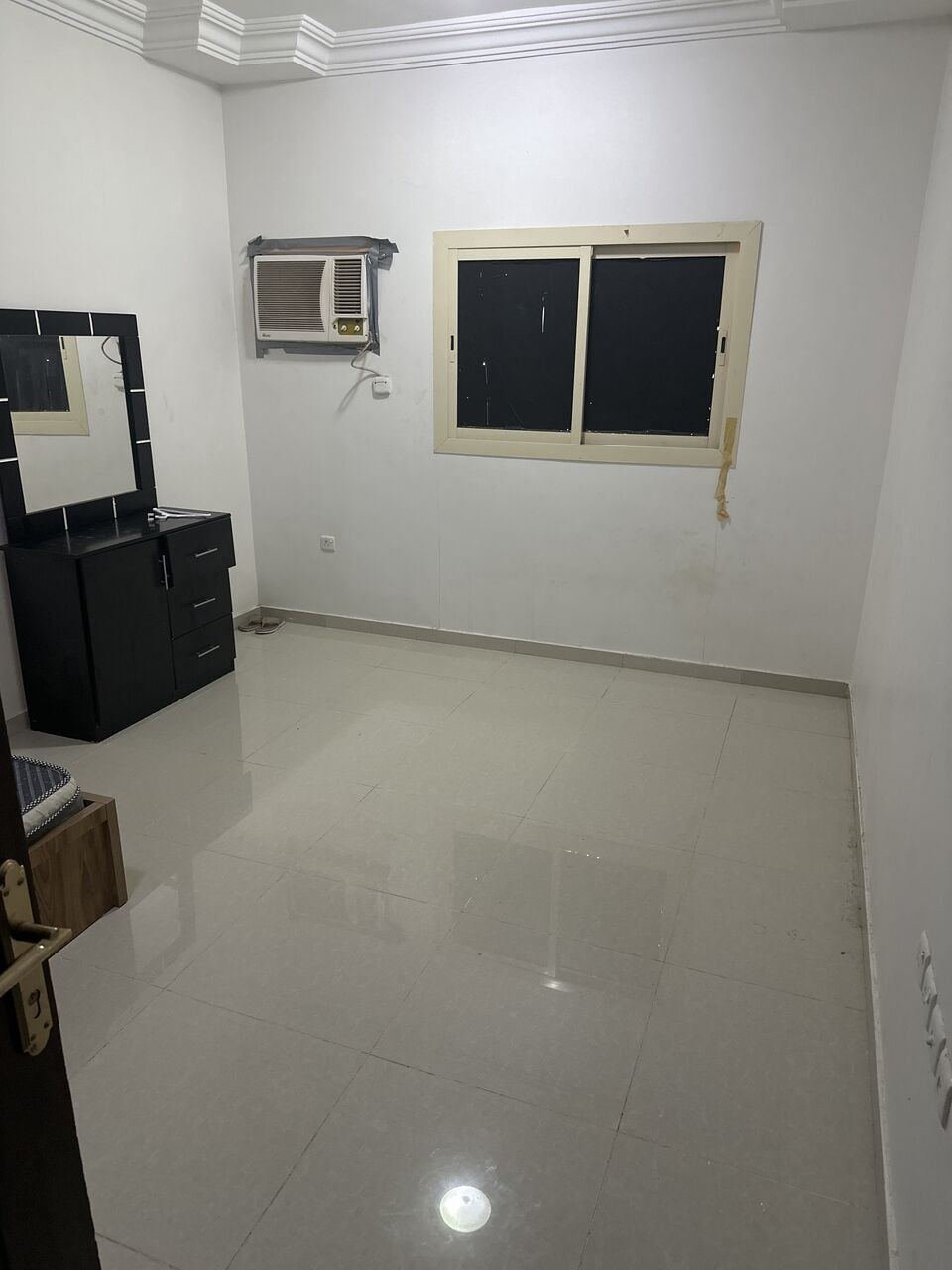 SAR 1000/month, Separate Bachelor Room For Rent