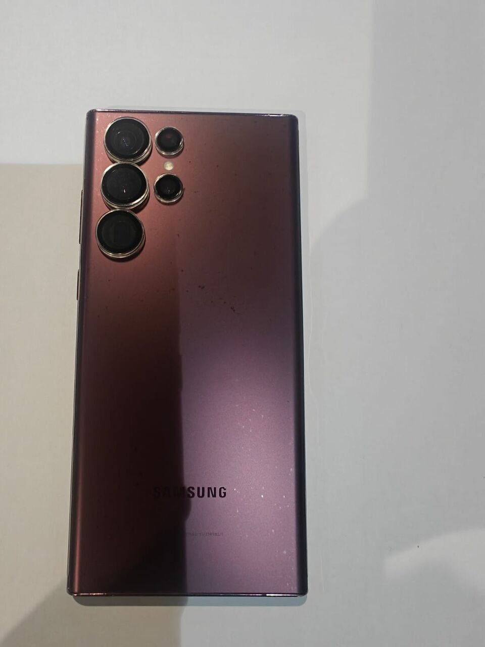 SAR 1400, SAR 1400, Samsung Galaxy S22 Ultra, 8 GB RAM, Maroon Color, Excellent Condition