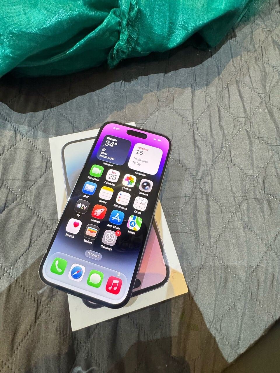 SAR 1800, Iphone 14 PRO 128gb Battery 86% Single Person Used