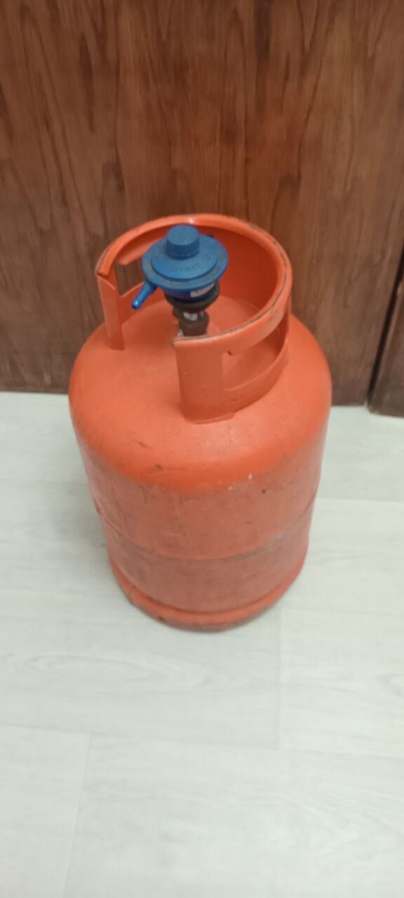 SAR 189, Gas Cylinder With Regulator
